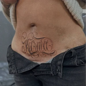 Portfolio Mahsa Nozad Bauch Tattoo